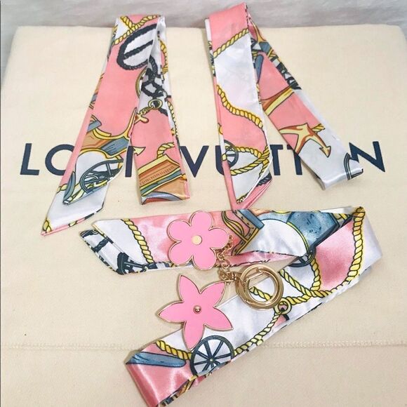 Silk scarf twilly and Light pink Bag charm - Picture 2 of 3